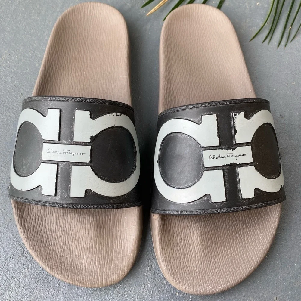 SALVATORE FERRAGAMO Gancini Pool Slides Women’s 10 / Men’s size 8 - Picture 3 of 10
